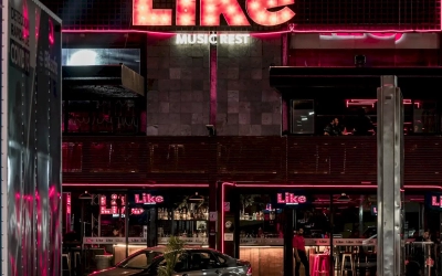 Enseigne Lumineuse à La Fare-Les-Oliviers – Produit Adapté