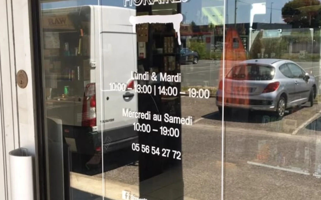 Vitrophanie à Marignane – Expertise Adaptée