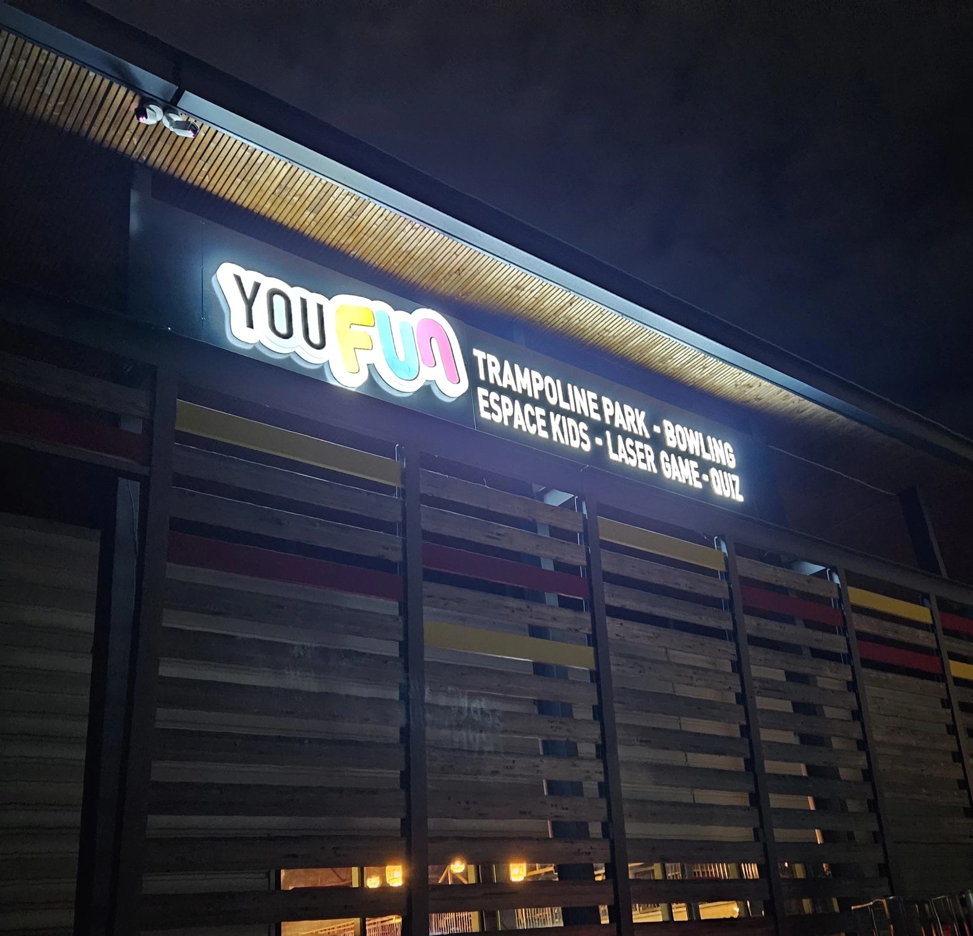 Enseigne lumineuse you fun