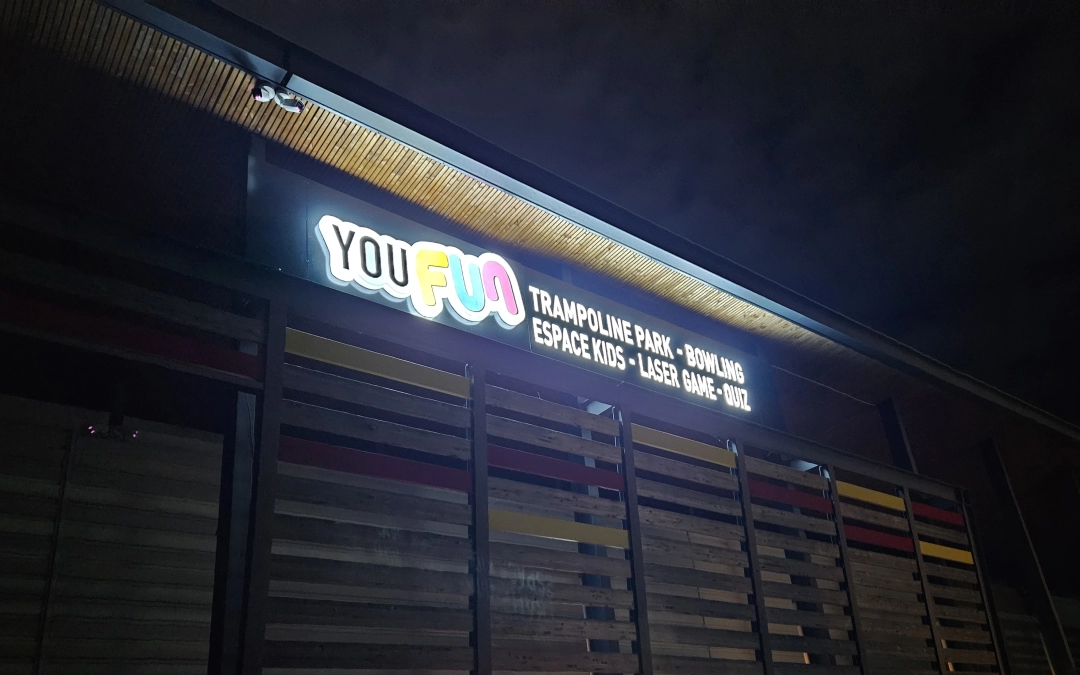 Pose d&rsquo;enseigne lumineuse pour you fun à Pollestres