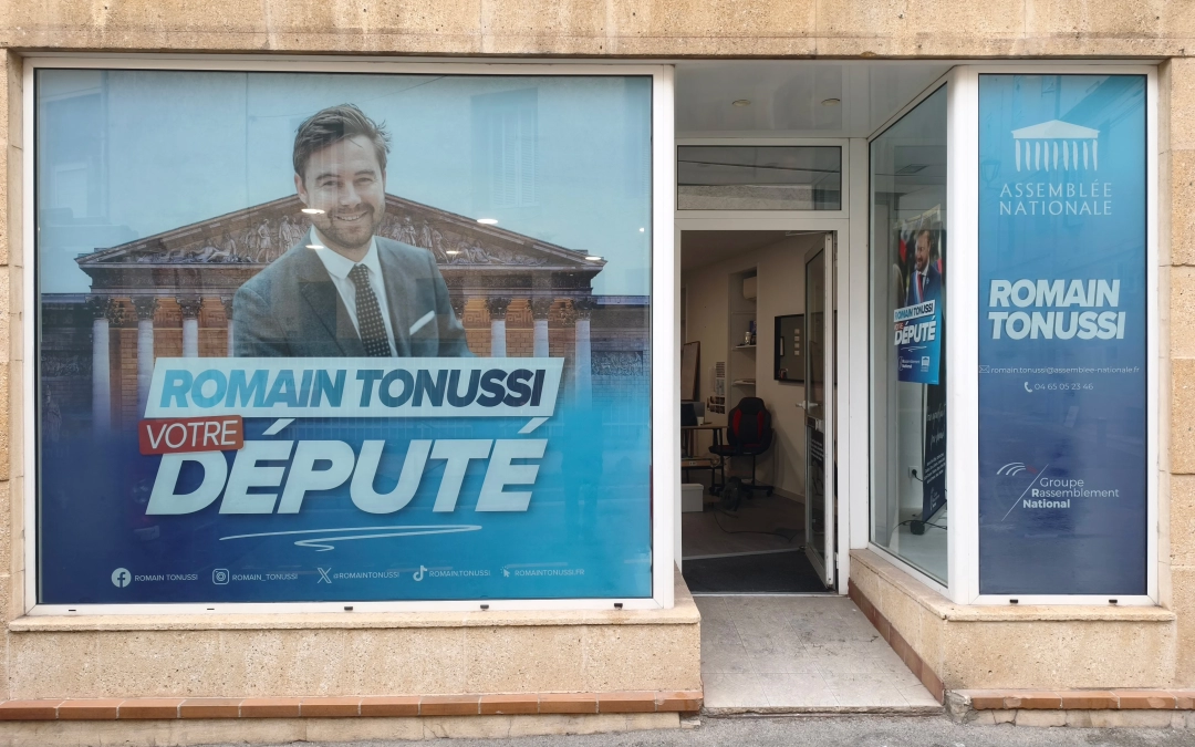 Vitrophanie vinyle microperforé en miroir à Salon-de-Provence